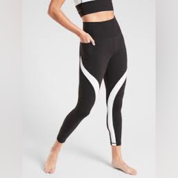 Athleta Pants - Athleta salutation stash pocket 7/8 tight medium